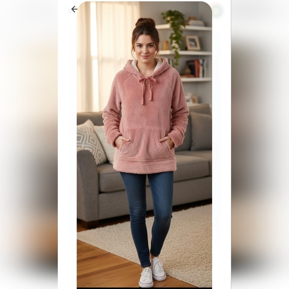 NWT Hoodie Pullover Size M .